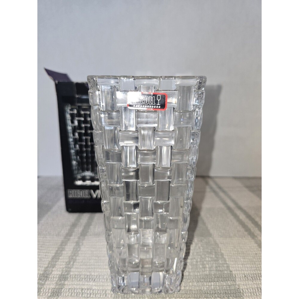 Riedel Vivant Bossa Nova crystal vase featuring a basket weave pattern